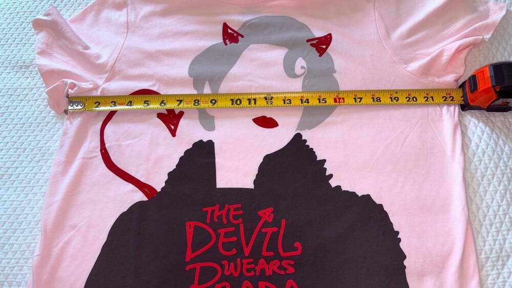 NEW Women’s XL Pink The Devil Wears Prada Graphic T-Shirt - Picture 5 of 7
